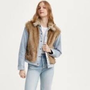 NWT Levi's Rare Faux Fur Oversized Trucker Jean Jacket SIZE S